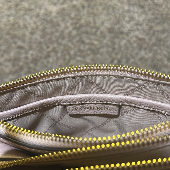 Michael Kors Pink small handbag - Picture 4 of 4